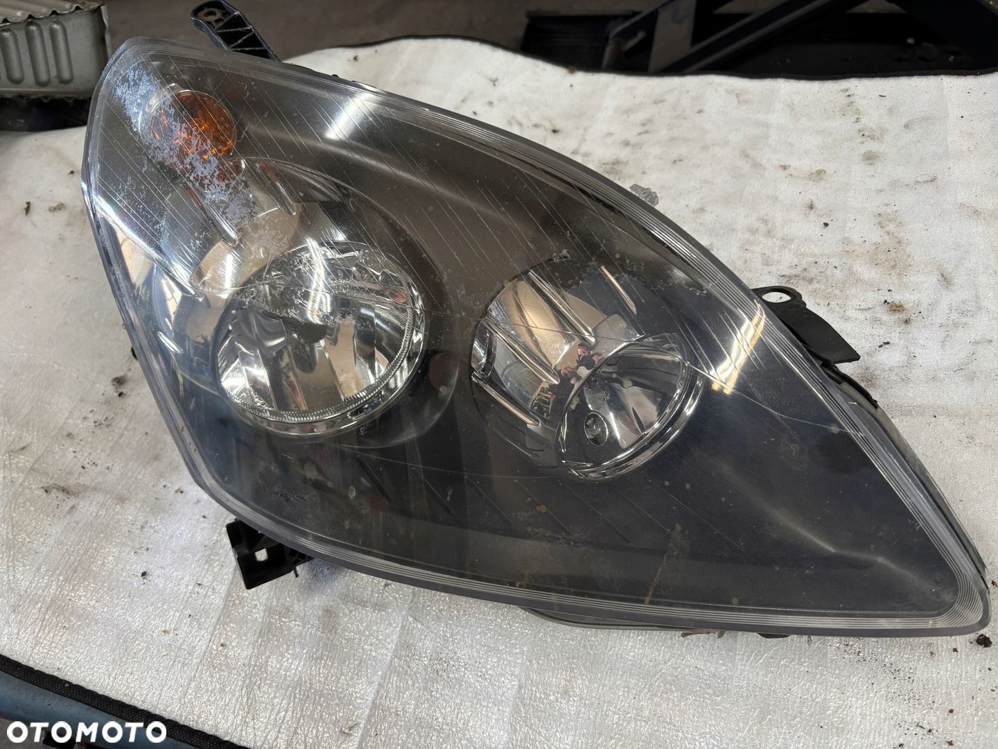 OPEL ZAFIRA B II LAMPA PRZÓD PRAWA EUROPA FIRMA TYC 20-A725 - 1