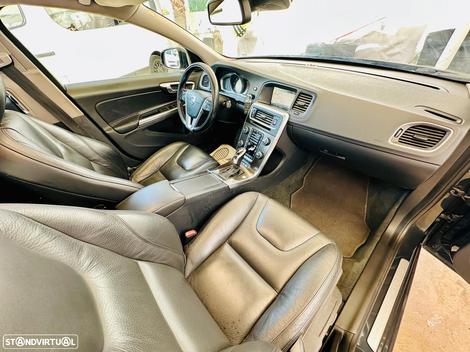 Volvo V60 2.4 D6 Momentum AWD Phev - 35