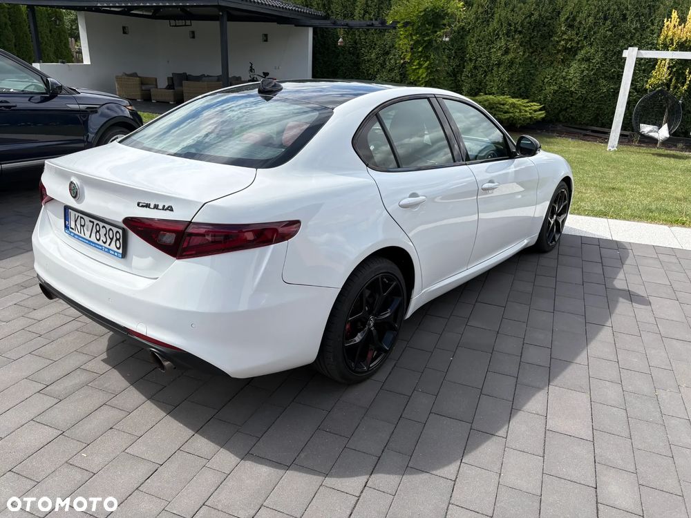 Alfa Romeo Giulia 2021 photo 3
