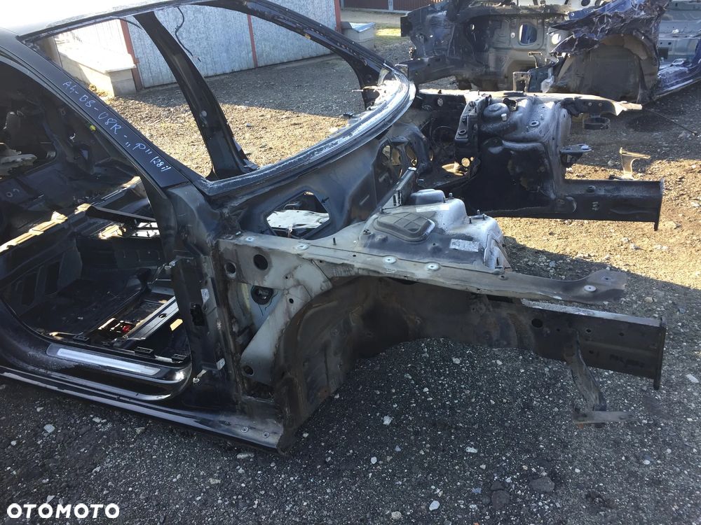 AUDI A4 B8 08R. Ćwiartka przód prawa - 1