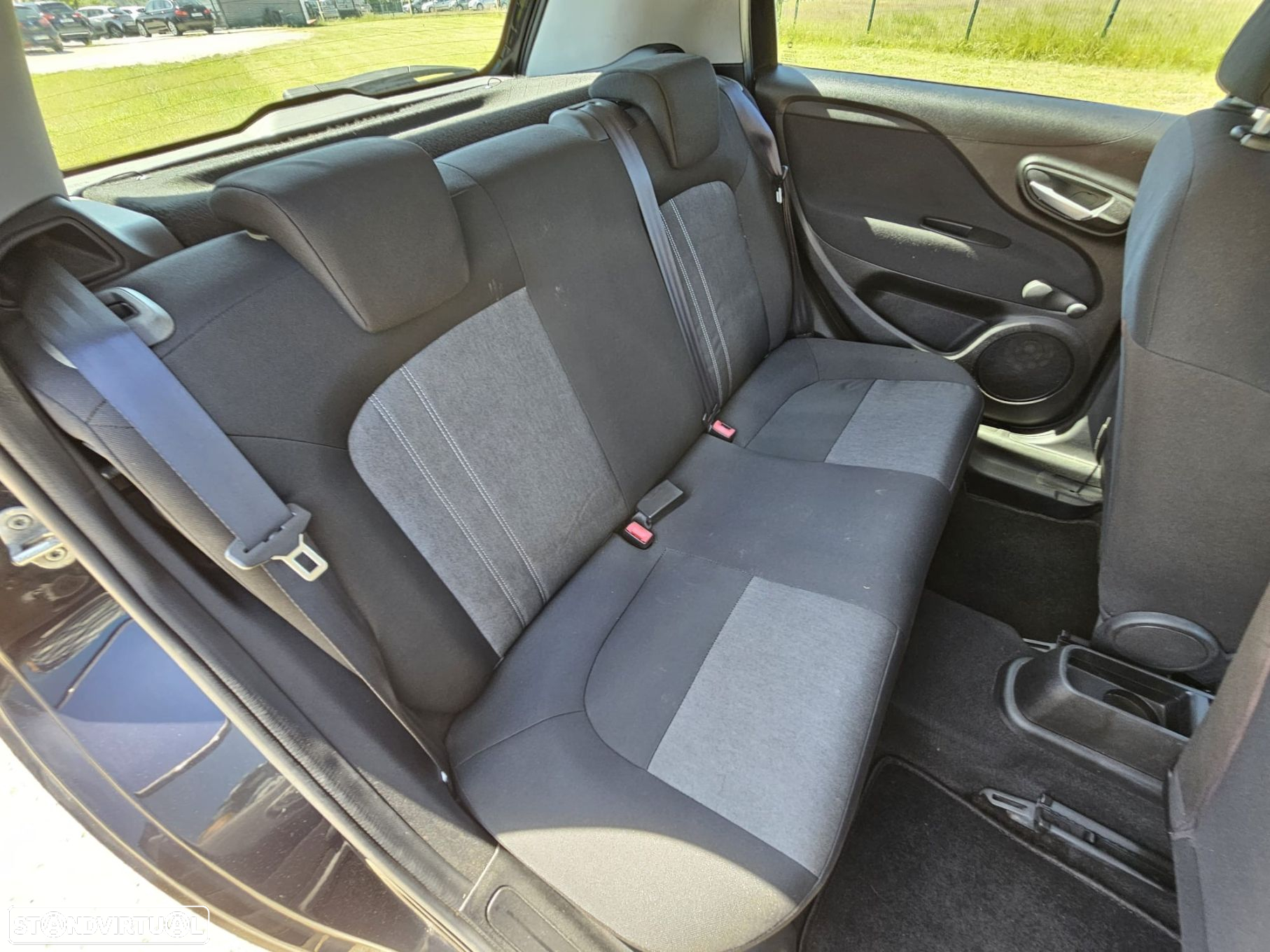 Fiat Punto 1.3 M-Jet Lounge S&S - 24