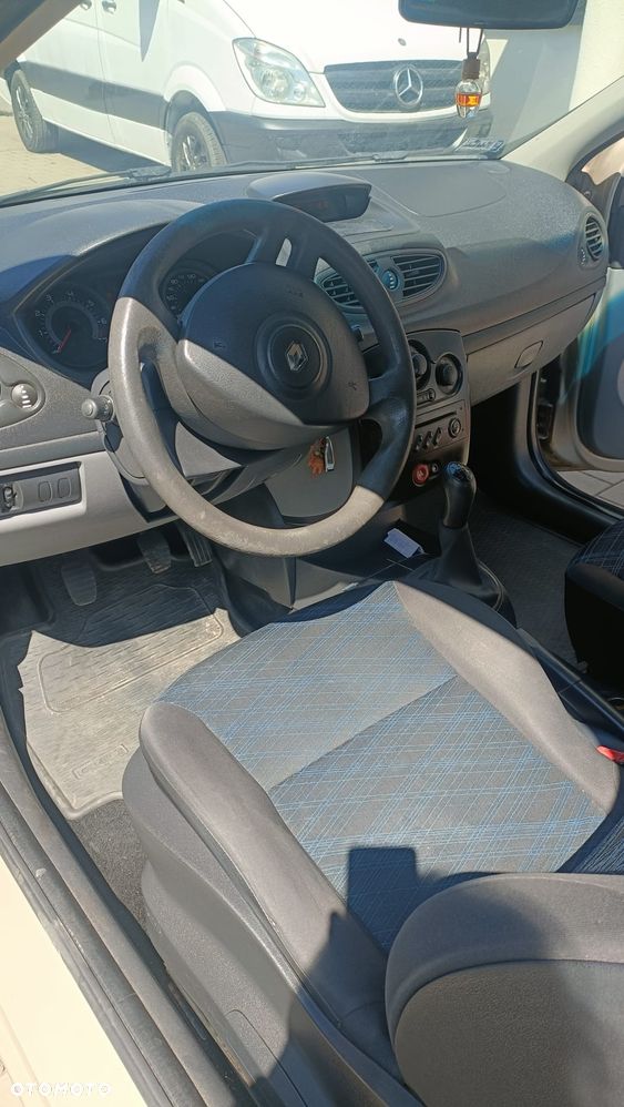 Renault Clio 1.4 16V Authentique - 5