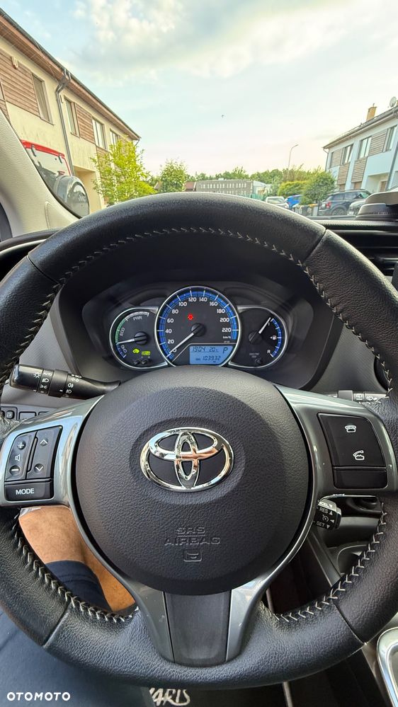 Toyota Yaris Hybrid 100 Premium - 12