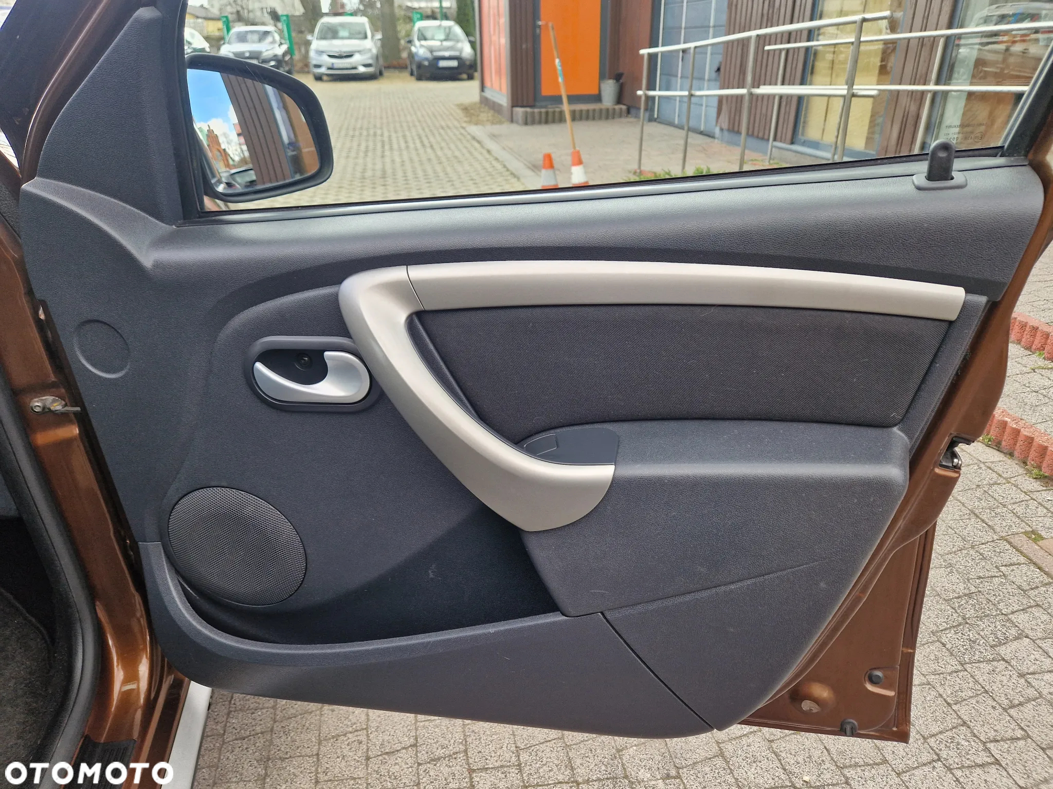 Dacia Duster 1.6 16V 4x2 Prestige - 26