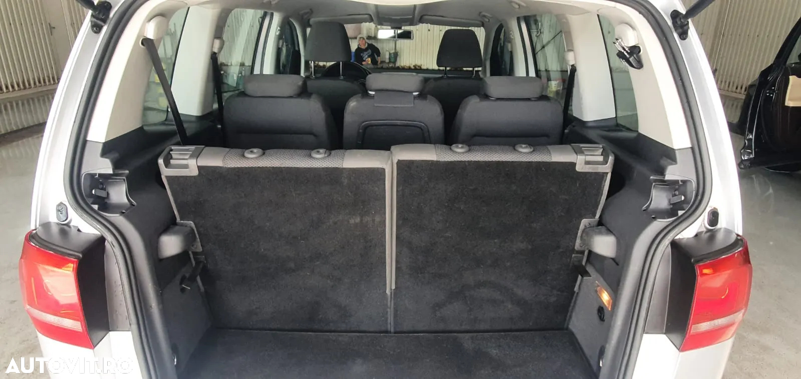 Volkswagen Touran 1.6 TDI Comfortline - 3