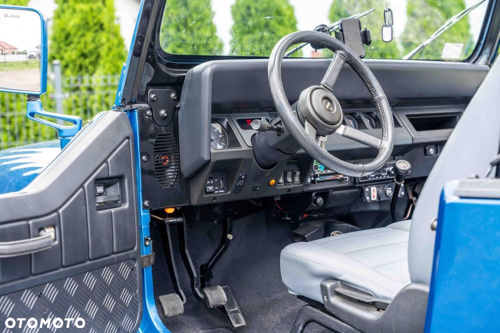 Jeep Wrangler - 10