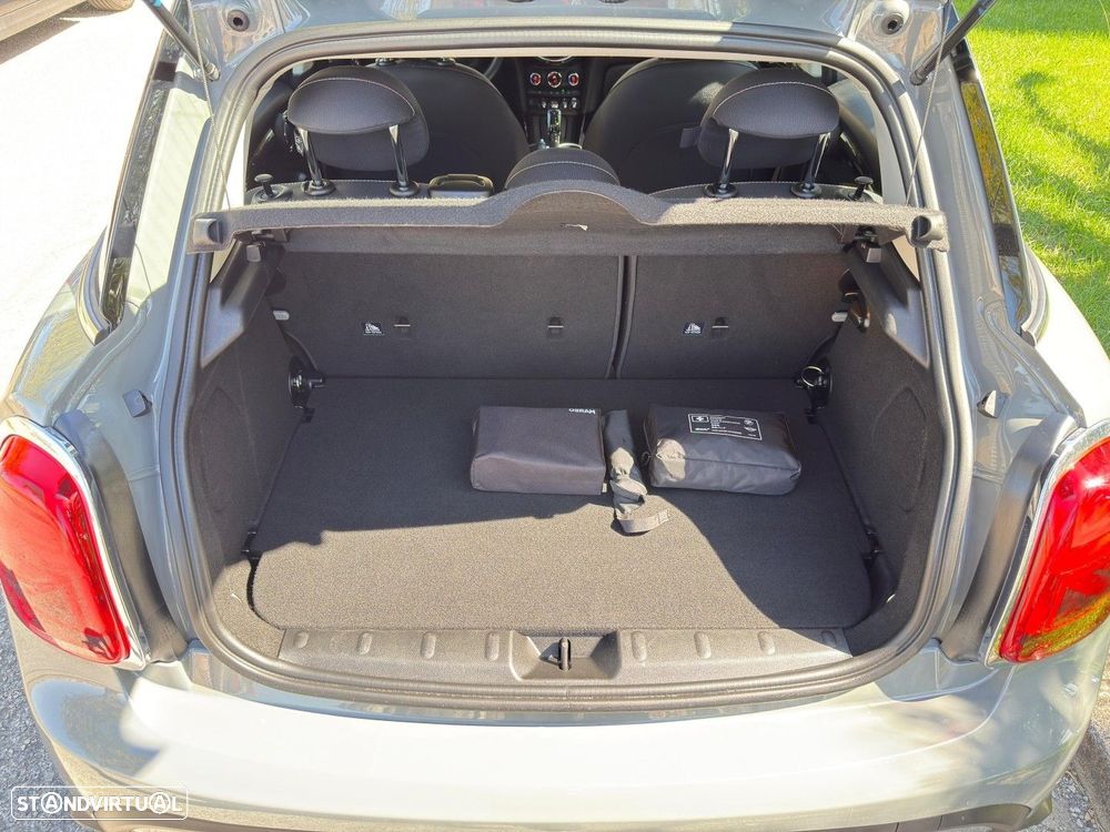 MINI 5 Portas Cooper Premium Essential Auto - 13