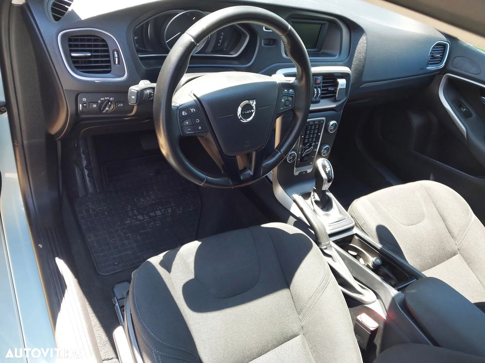 Volvo V40 D2 Aut. Momentum - 8