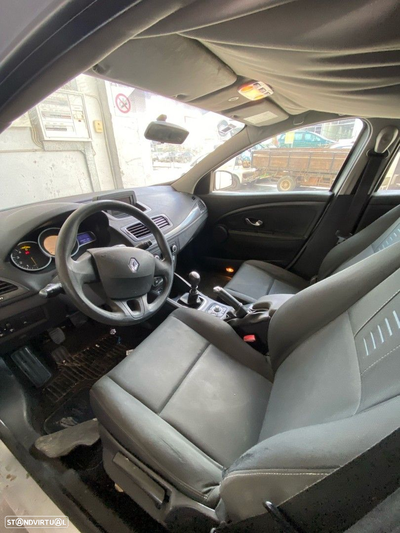 RENAULT MEGANE III Grandtour (KZ0/1) 1.5 DCI de 2011 disponível para peças - 9