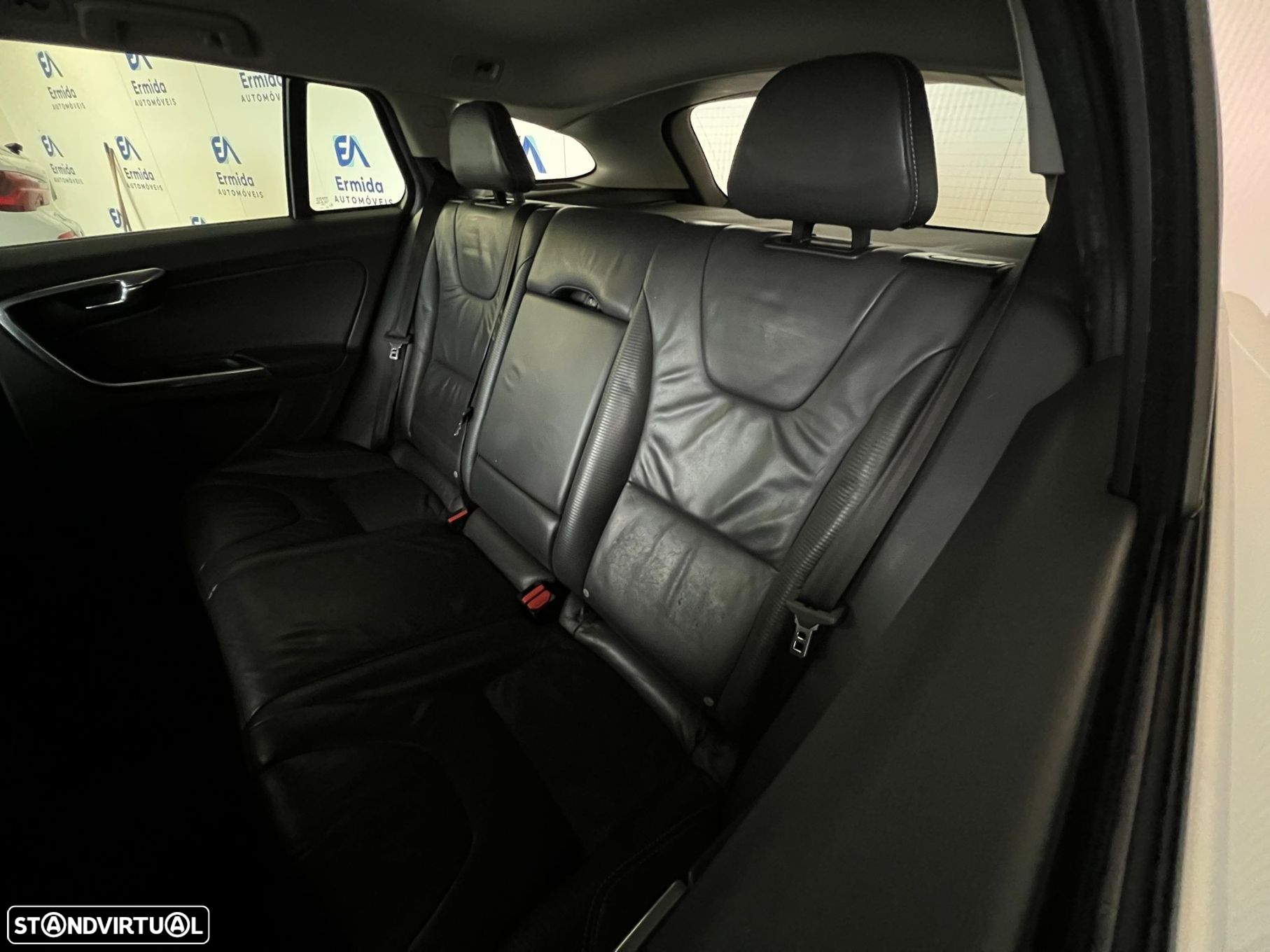Volvo V60 1.6 D2 R-Design - 9