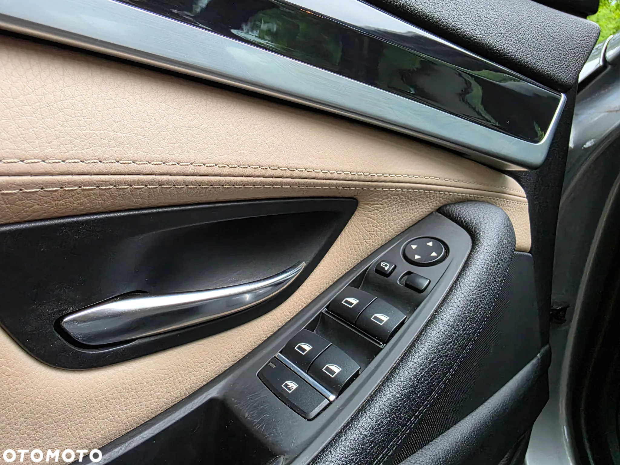 BMW Seria 5 535i Touring - 14