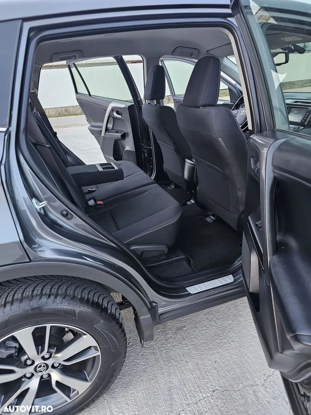 Toyota RAV4 - 10