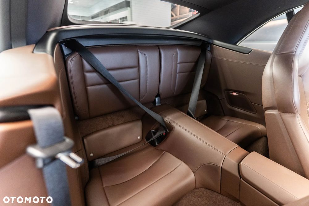 Porsche 911 Carrera 4S - 12