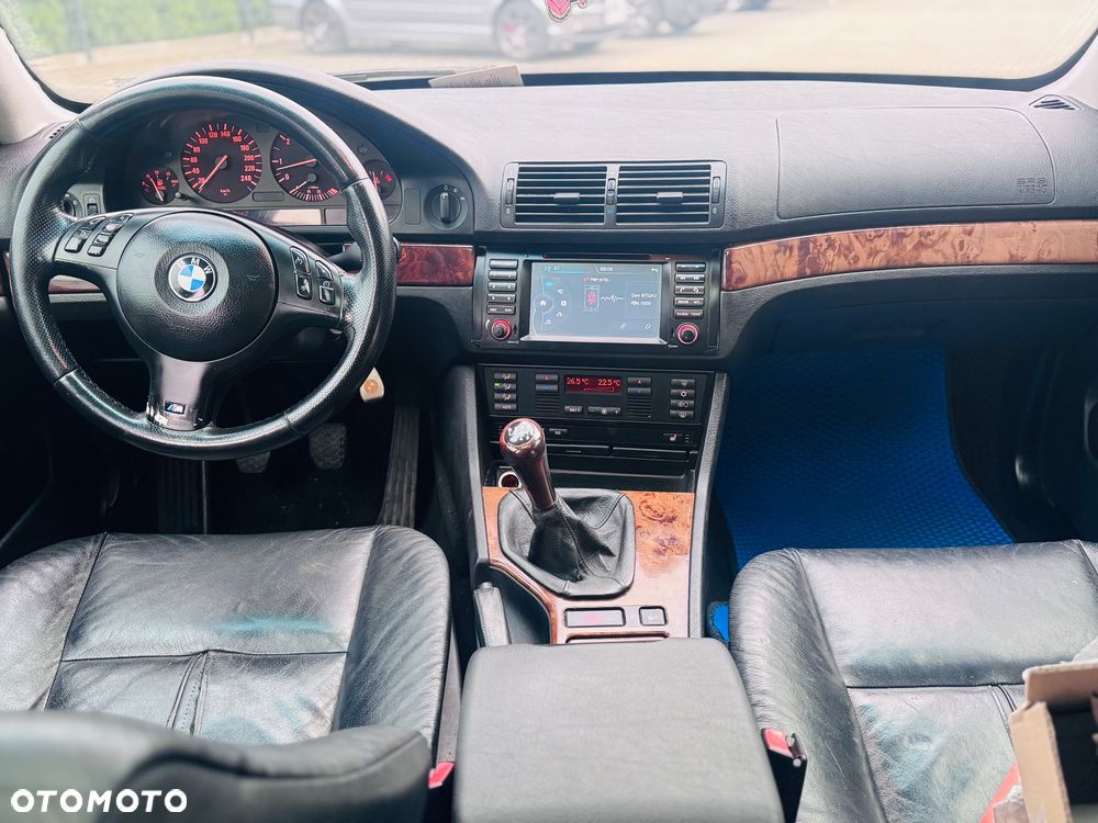 BMW Seria 5 525d - 11