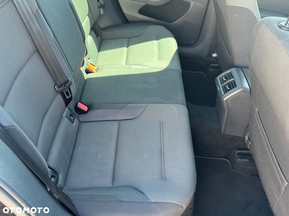 Volkswagen Golf 1.6 TDI DPF Comfortline - 32