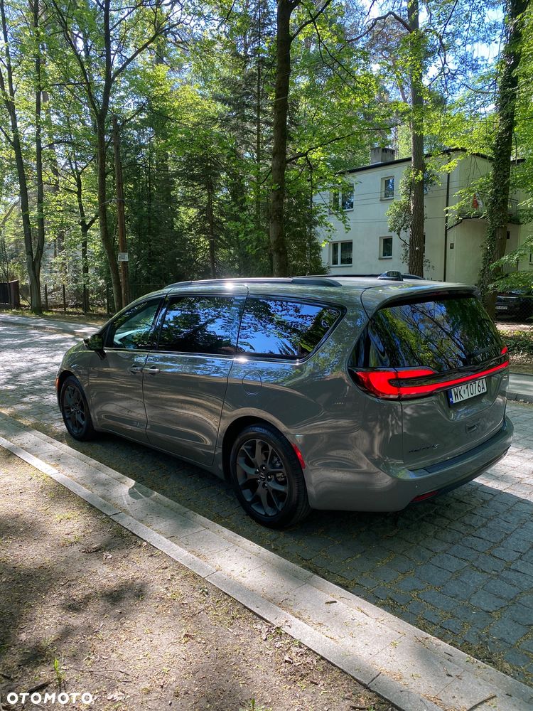 Chrysler Pacifica - 4