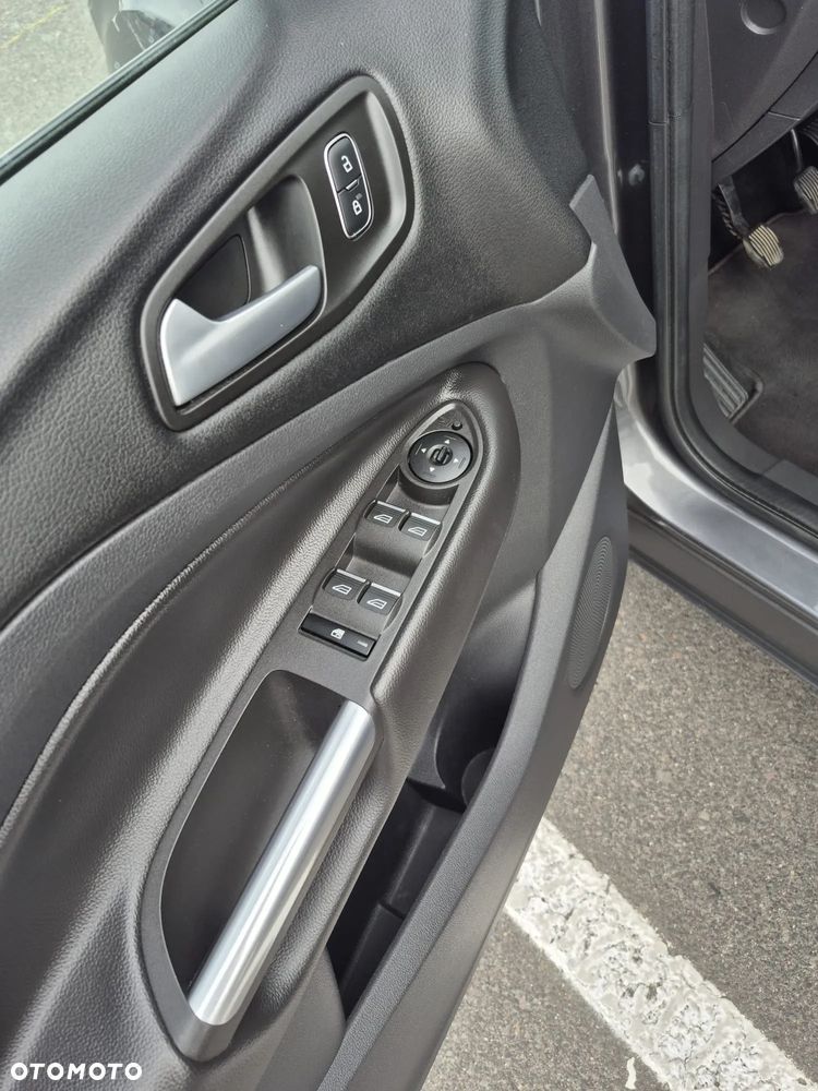 Ford Kuga 1.5 EcoBoost 2x4 Cool & Connect - 18