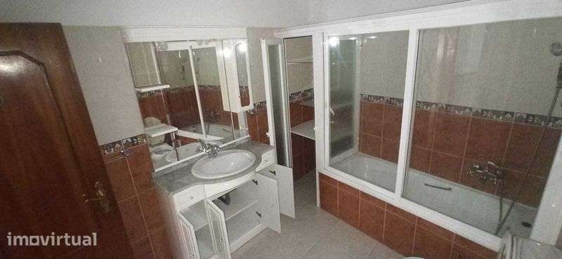 Apartamento T2 em Camarate, 1º andar - Grande imagem: 4/12
