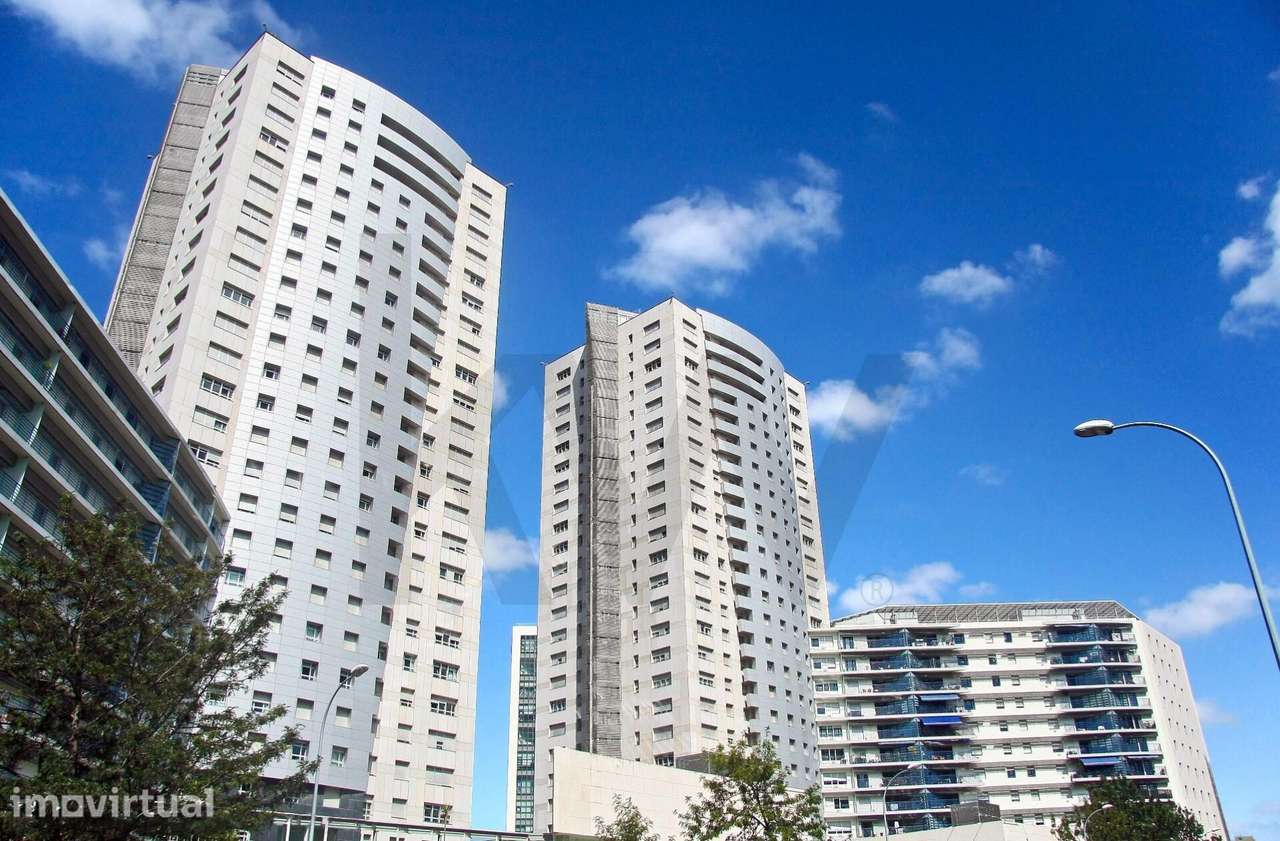 Lugar de estacionamento nas Twin Towers — Lisboa - Grande imagem: 5/6