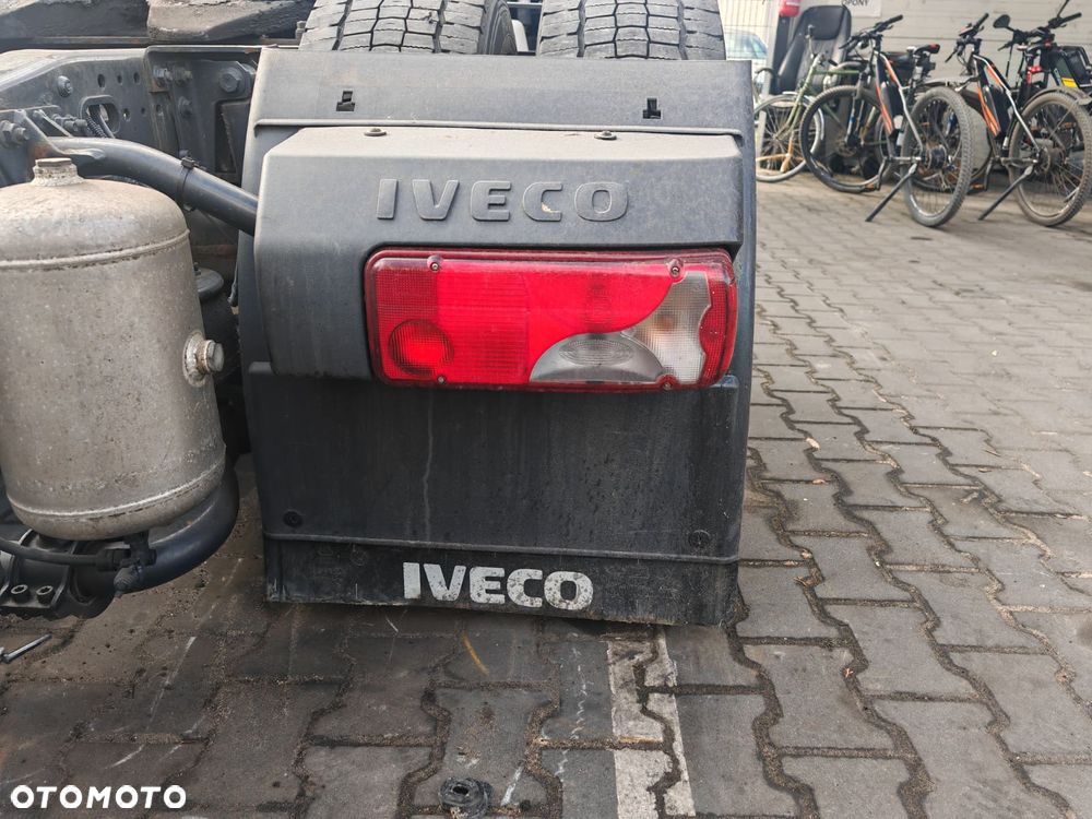 BŁOTNIK KOMPLETNY PRAWY TYŁ LAMPA ZWYKŁA IVECO S-WAY HI-WAY - 2