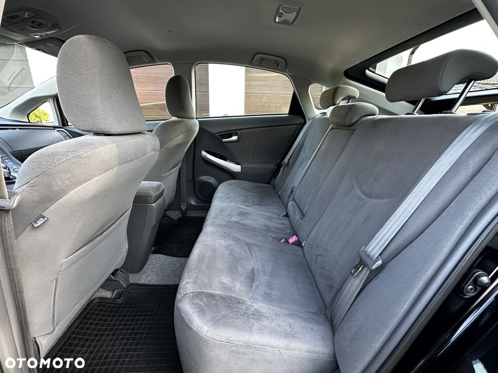 Toyota Prius (Hybrid) - 17