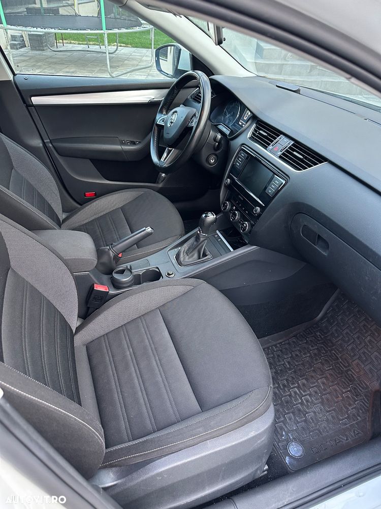 Skoda Octavia 1.6 TDI DSG Style - 4