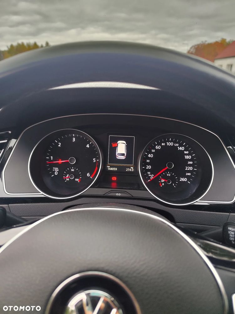 Volkswagen Passat - 12