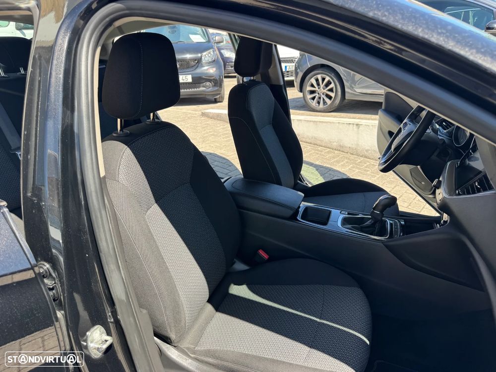 Opel Insignia Grand Sport - 22