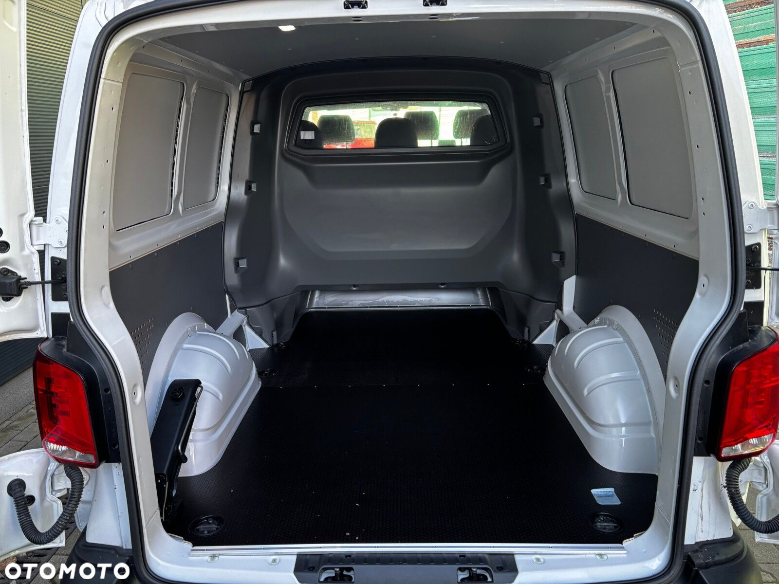 Volkswagen Transporter T6.1 Furgon 3400 2.0TDI 150KM 6b. 3m. - 18