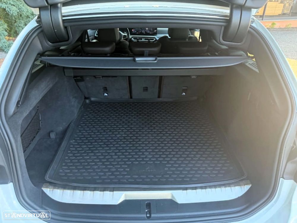 BMW 330 e Pack 50 anos M Auto - 34