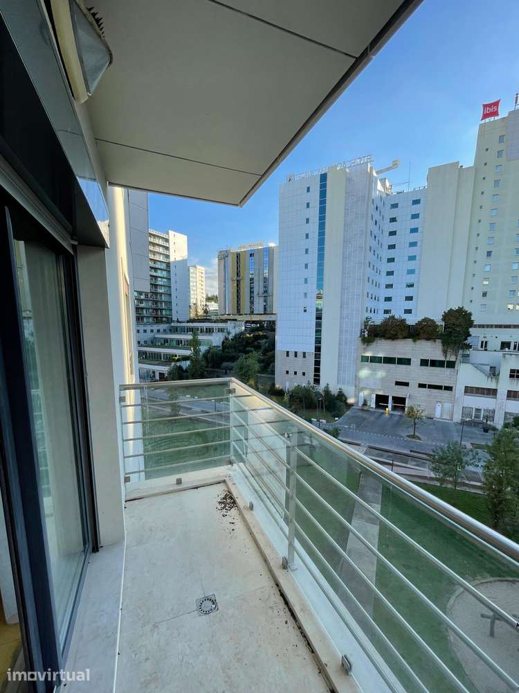 Apartamento T3 de frente para o parque em Praça de Espanha - Grande imagem: 2/19