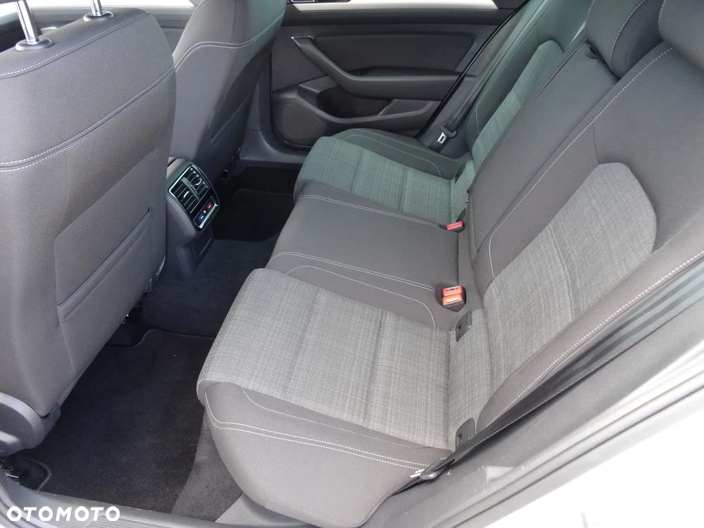 Volkswagen Passat 2.0 TDI SCR DSG Elegance - 16