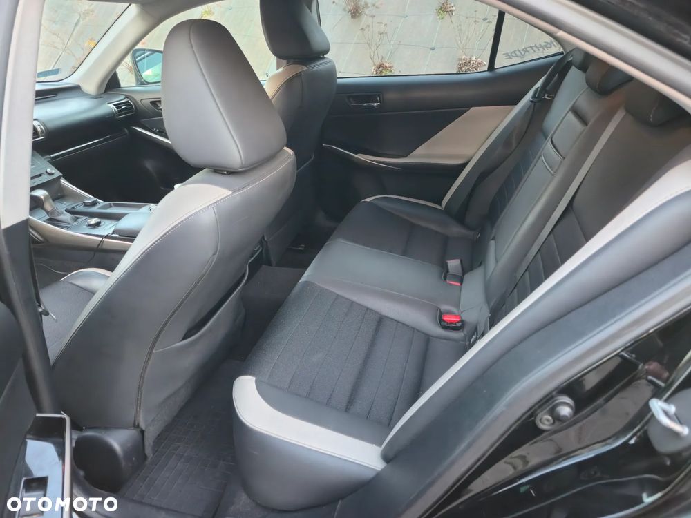Lexus IS 200t / 300 Black - 8
