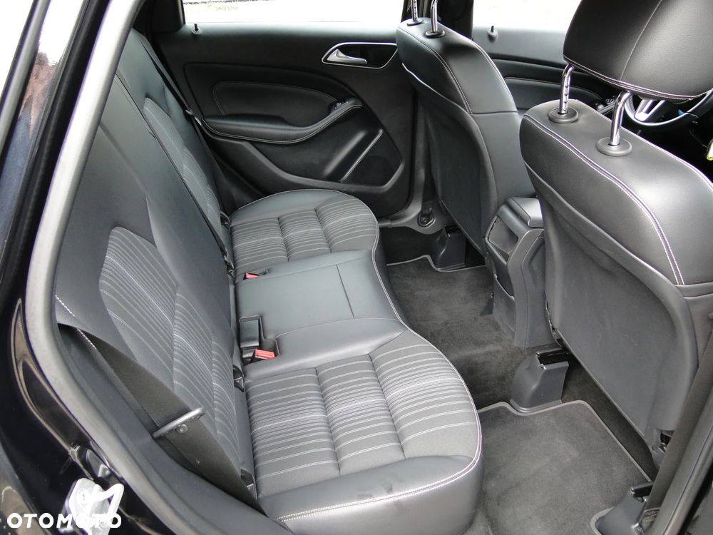 Mercedes-Benz Klasa B 180 UrbanStyle Edition - 15