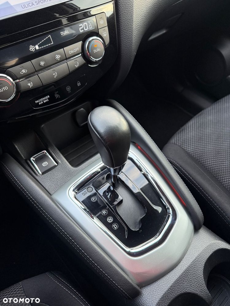 Nissan Qashqai 1.6 DCi Xtronic N-Connecta - 17
