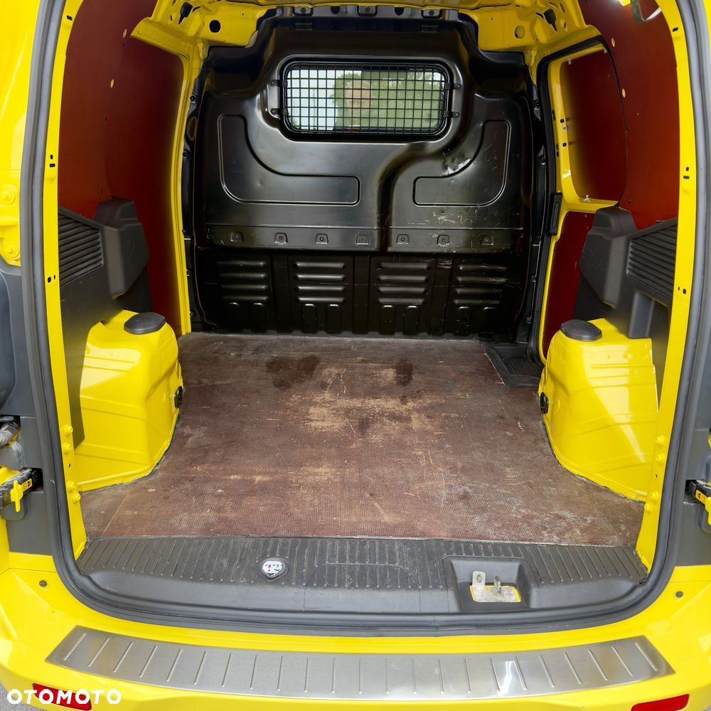 Ford Transit Courier - 17