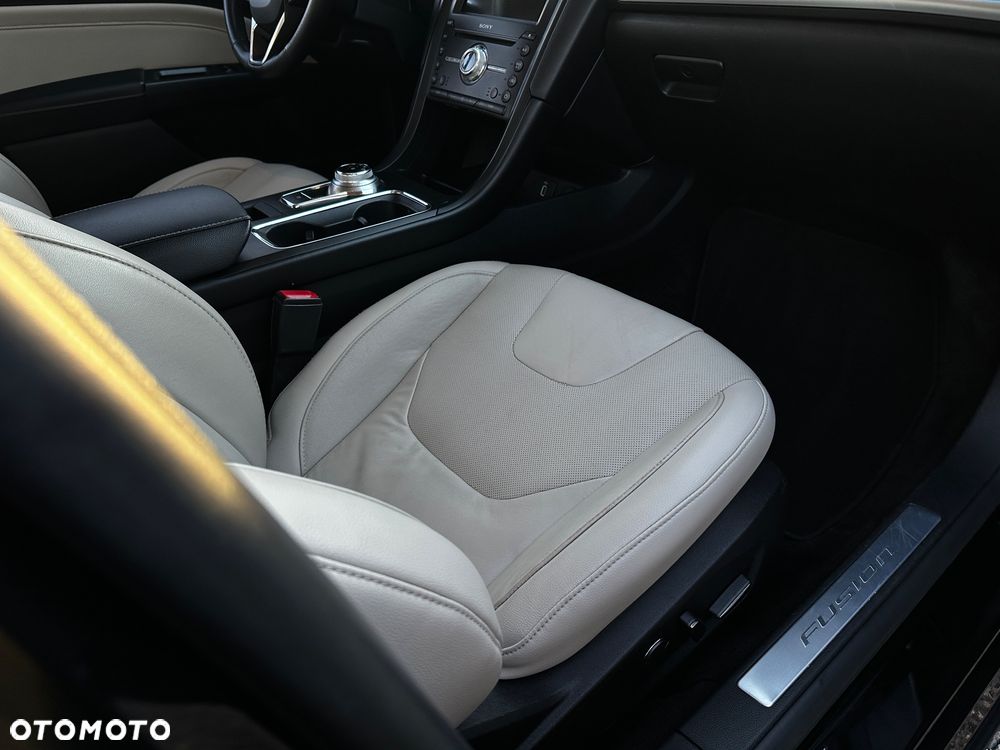 Ford Mondeo 2.0 EcoBoost Titanium S - 22