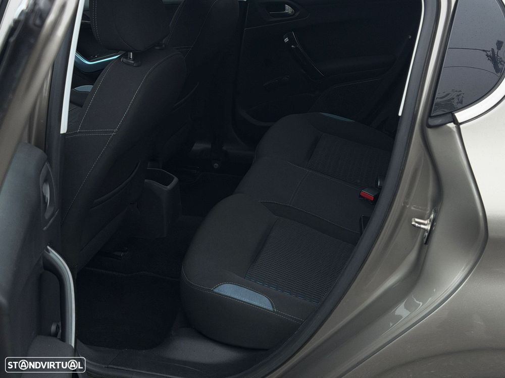 Peugeot 208 82 VTI Style - 11