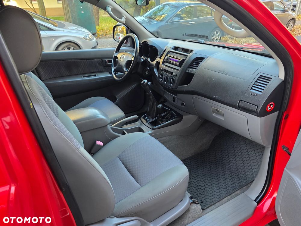 Toyota Hilux 2.5 D-4D DLX + 2os - 14