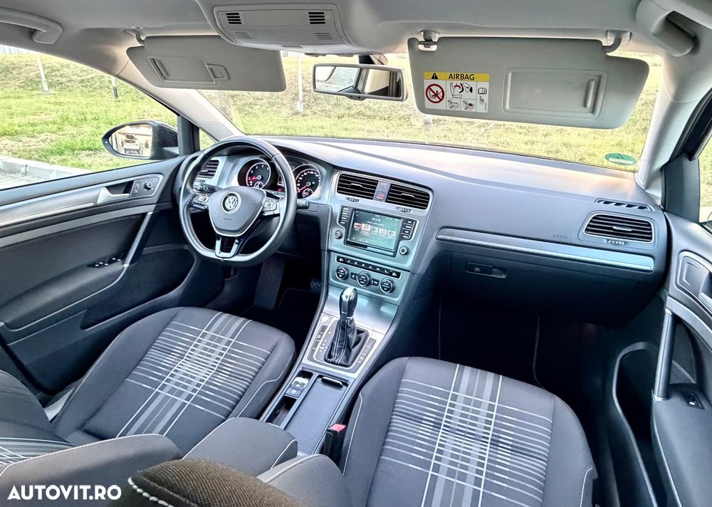 Volkswagen Golf 1.4 TSI BlueMotion Technology DSG Lounge - 12
