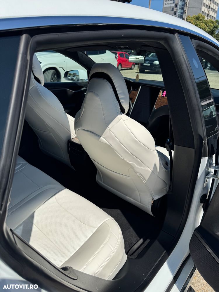 Tesla Model S - 7
