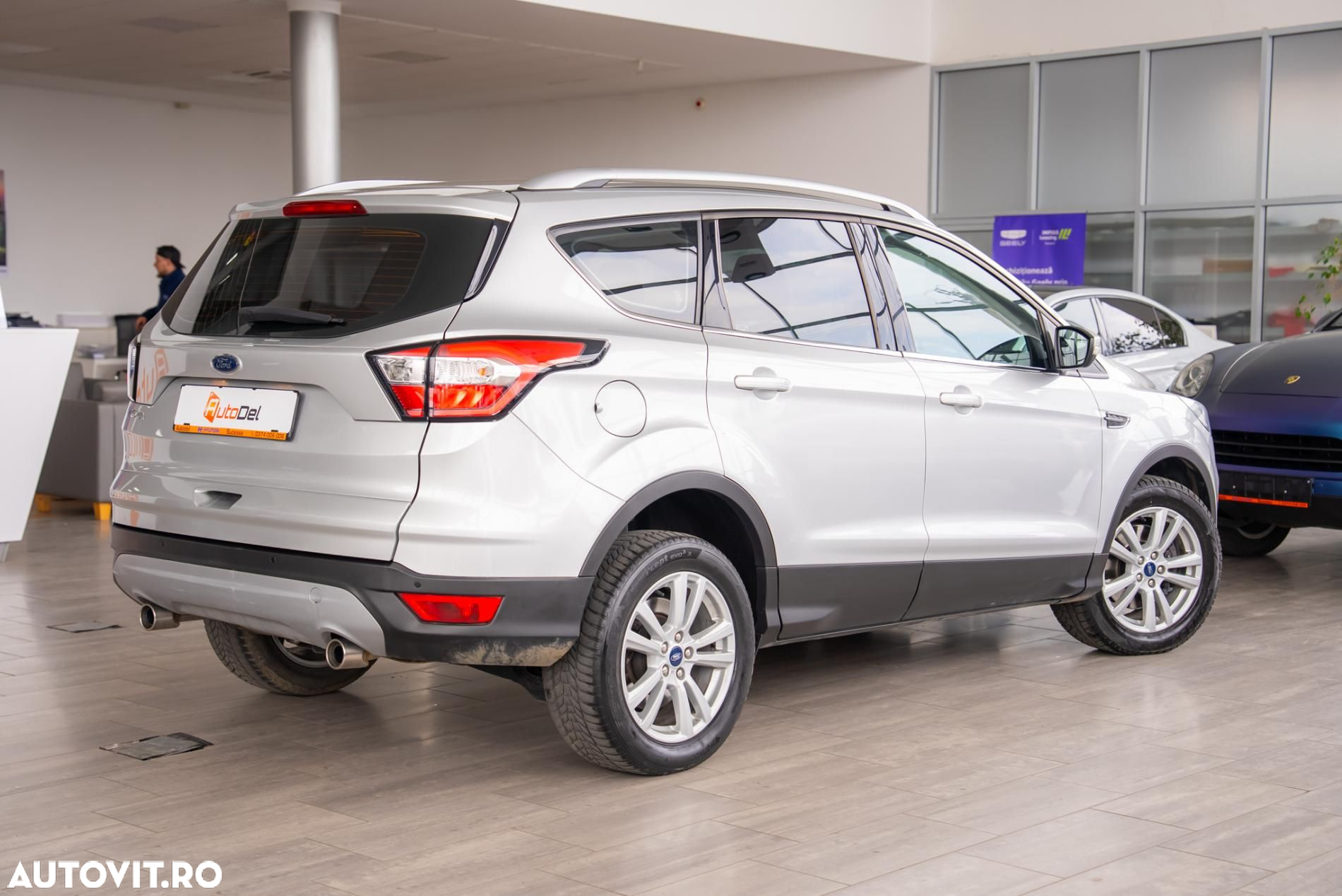 Ford Kuga 2.0 TDCi 2x4 Aut. Titanium - 8