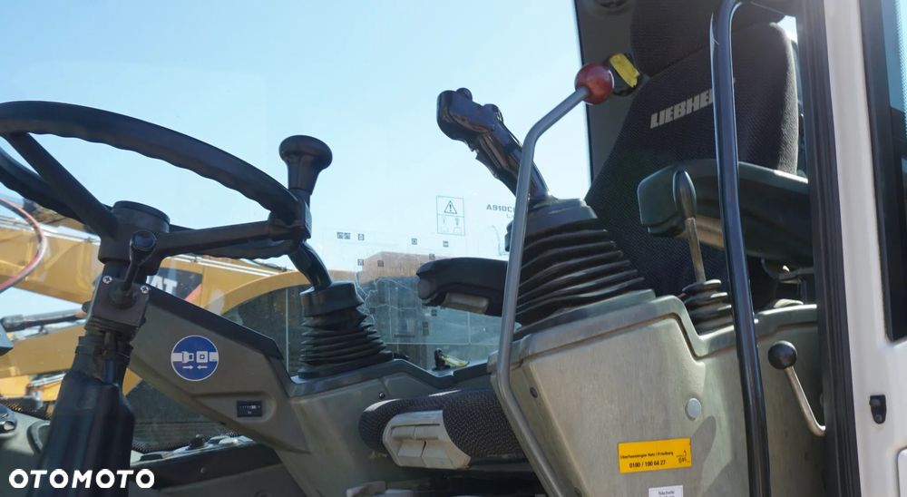 Liebherr A 910 - 10