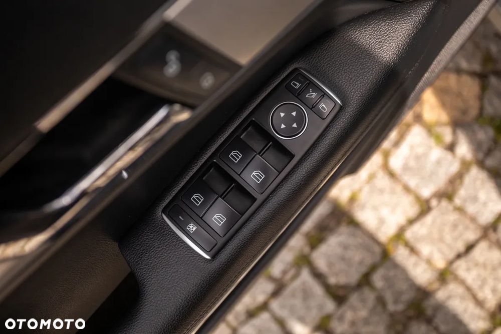 Mercedes-Benz Klasa E - 23
