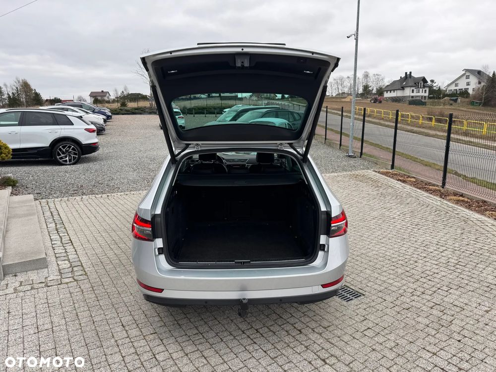 Skoda Superb 2.0 TDI DSG Ambition - 39