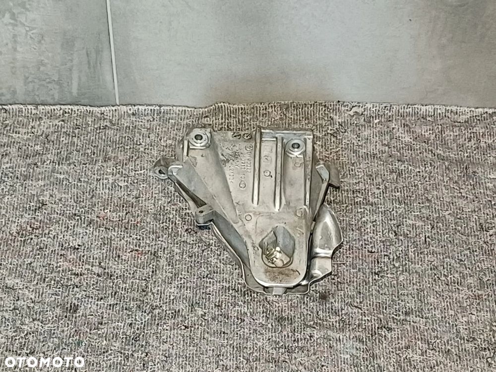 NR 14 Łapa silnika prawa strona BMW X5 E70 3.0TDI 6790022 - 7