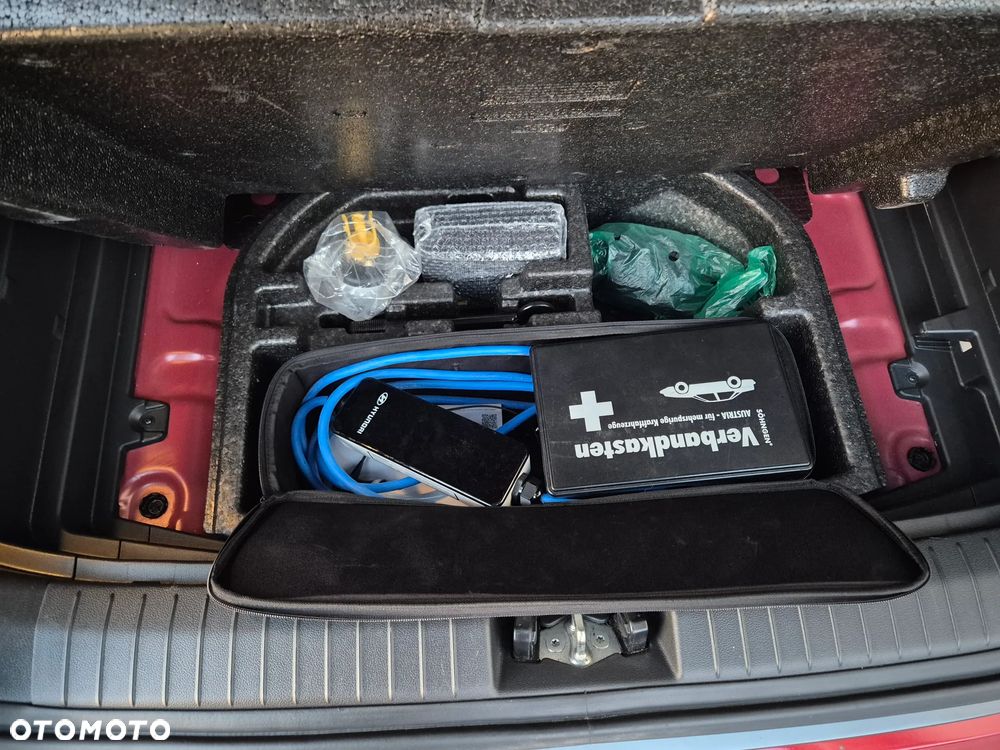 Hyundai Kona 64kWh Premium - 36