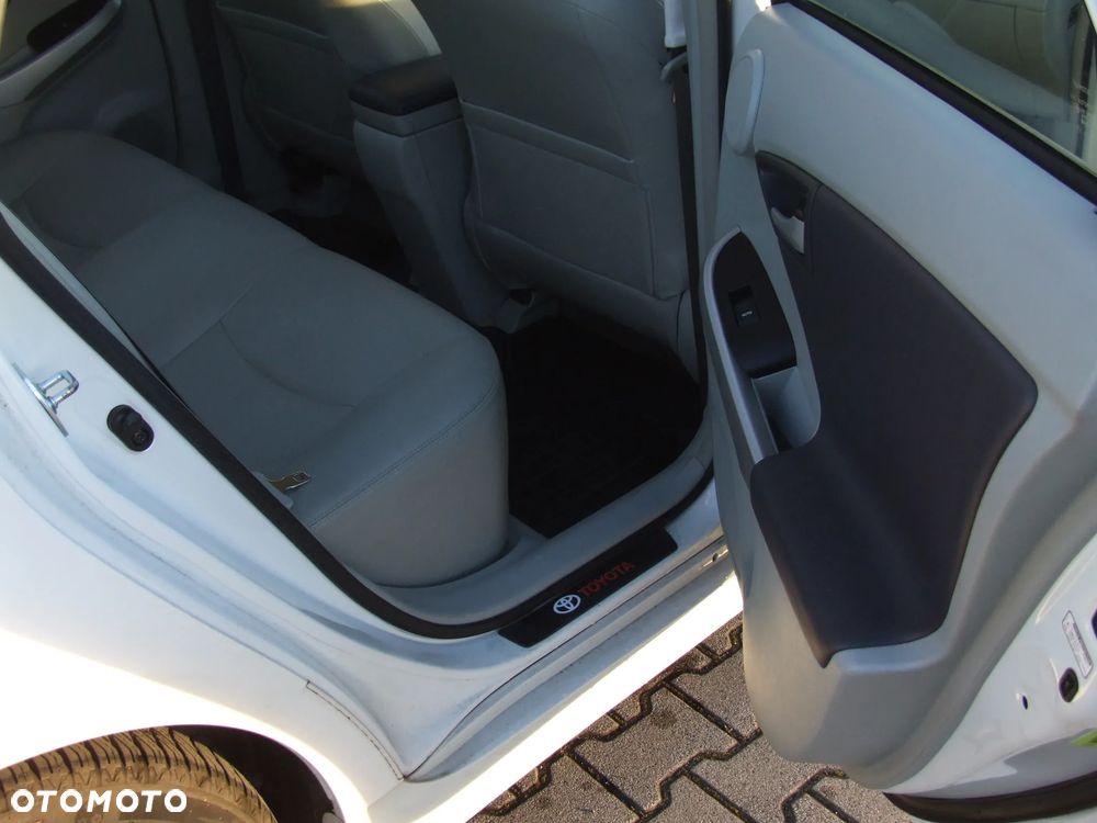 Toyota Prius 1.8 HSD Sol - 9