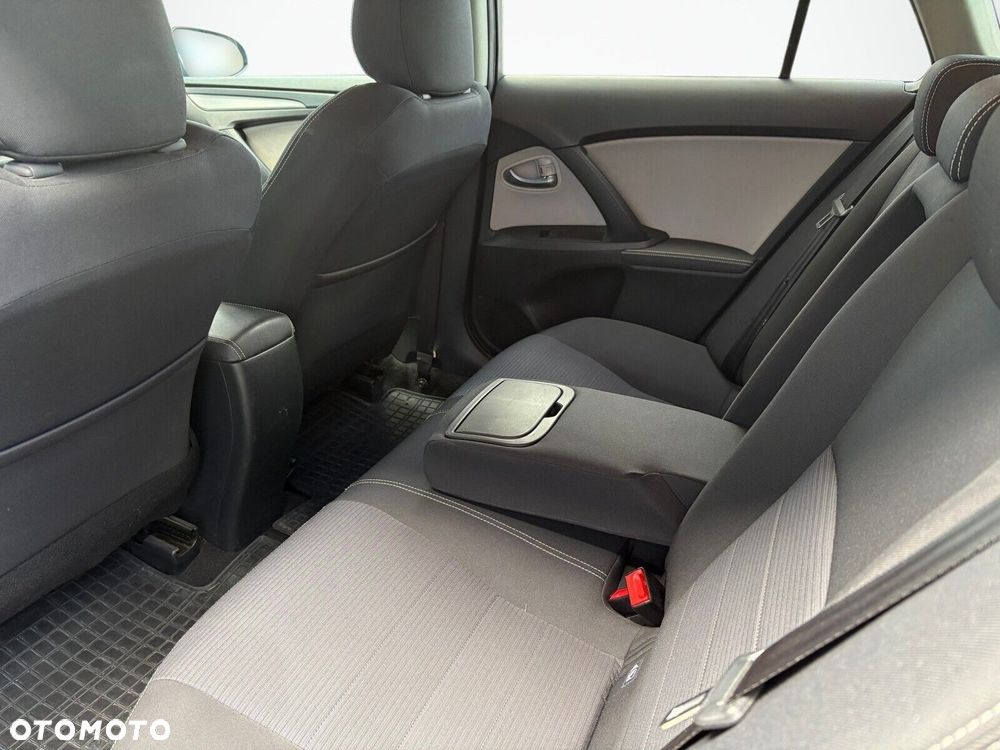Toyota Avensis 1.8 Premium - 23