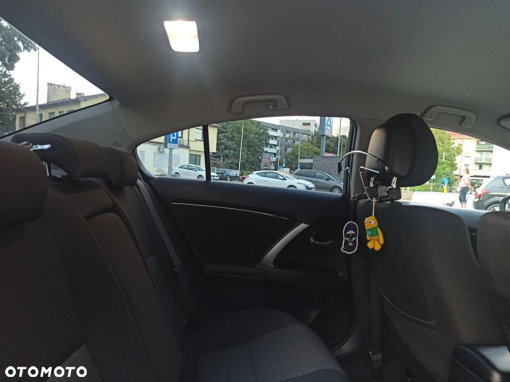 Toyota Avensis 1.8 Active - 20